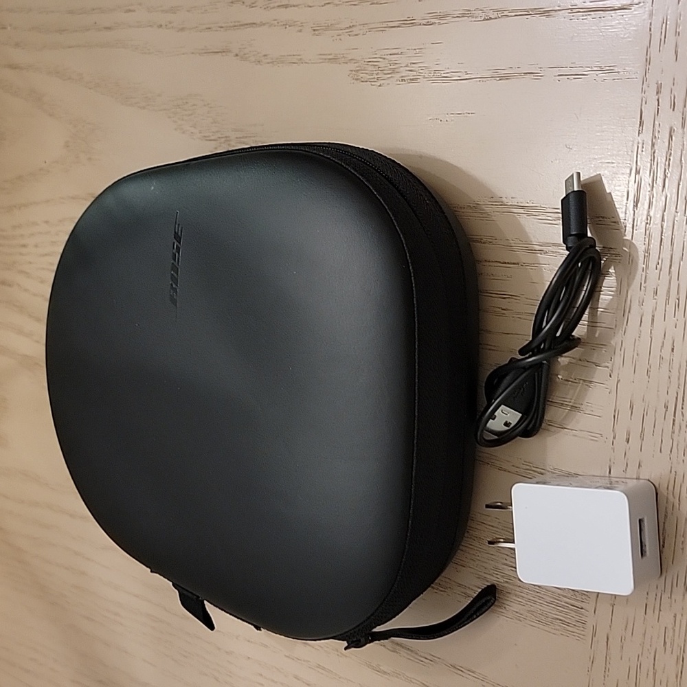 Bose Noise Canceling Headphones 700 Black - Picture 6 of 9